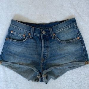LEVIS SHORTS 501 W26